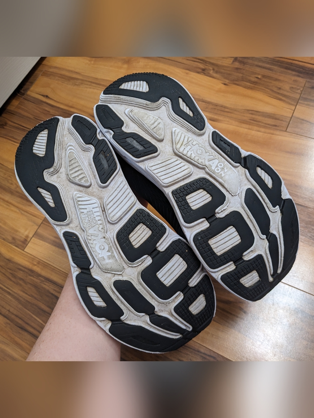 Hoka Bondi 7 Black and White Running Shoes - W 9 - Picture 8 of 8